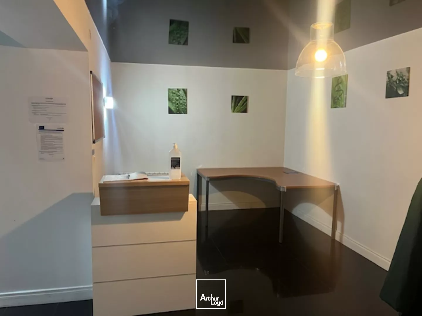 A LOUER - BUREAUX SPACIEUX ET FONCTIONNELS - 210 M²