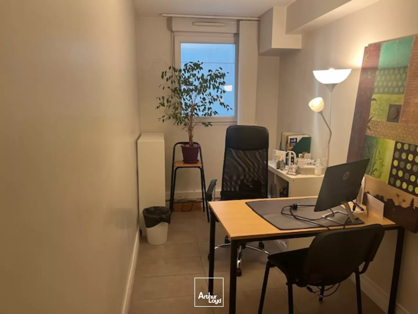 A LOUER - BUREAUX SPACIEUX ET FONCTIONNELS - 210 M²