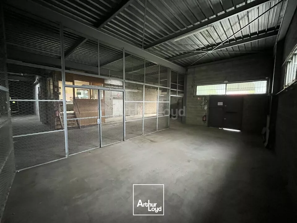 LOCAL COMMERCIAL à LOUER de 1352 m²