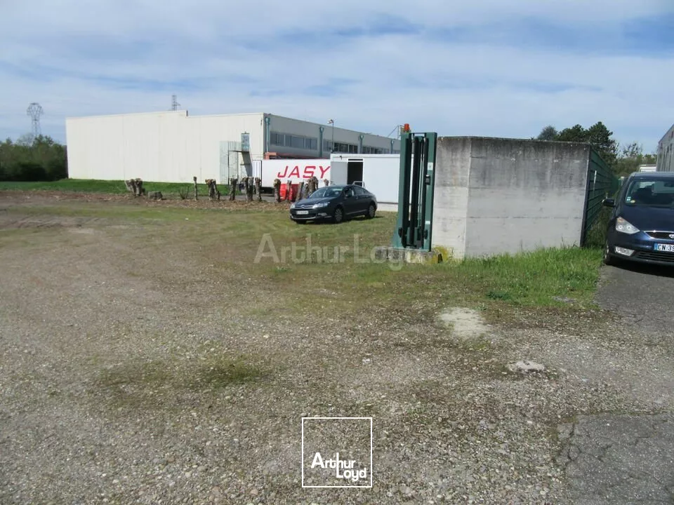 TERRAIN à LOUER de 5800 m²