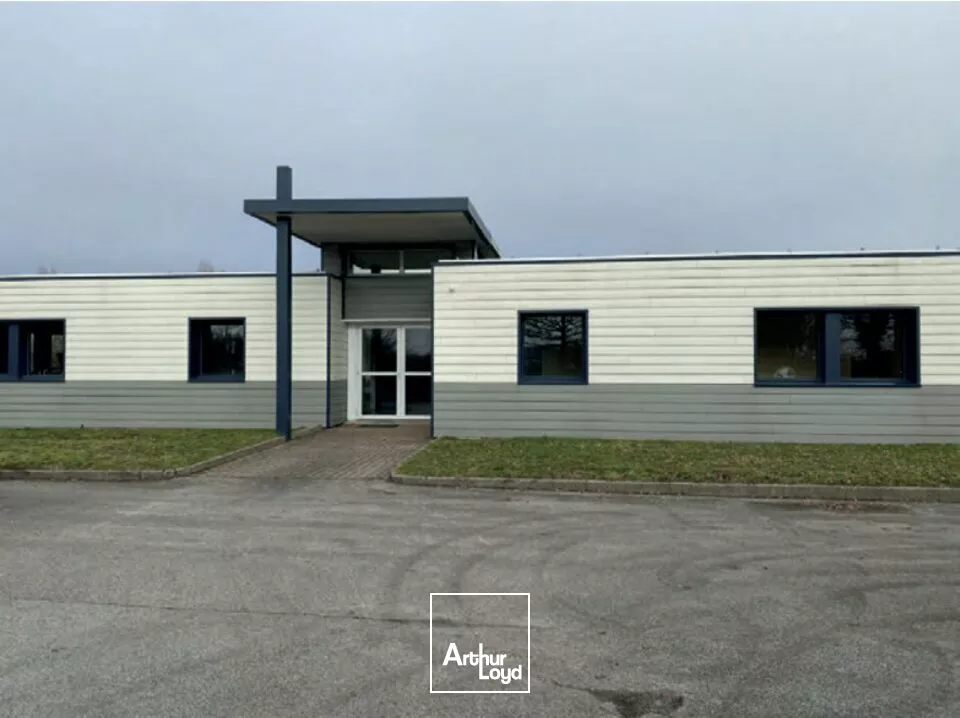 VENDRENNE  ENSEMBLE DE BUREAUX AVEC TERRAIN CONSTRUCTIBLE À LA VENTE