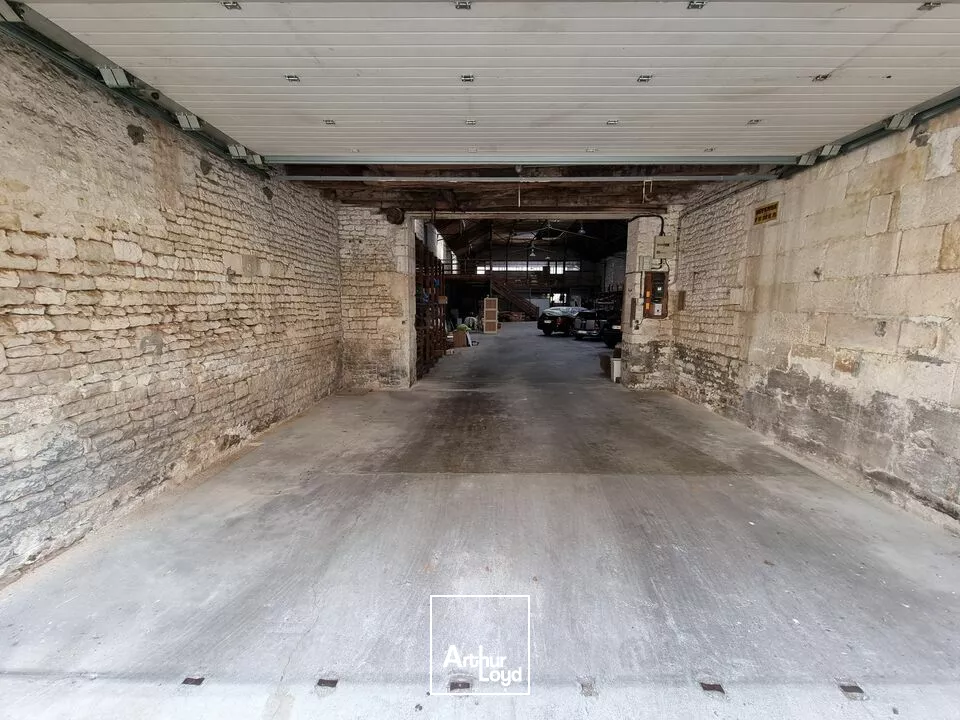 ENTREPOT DE 507 M2 - CENTRE VILLE DE NIORT