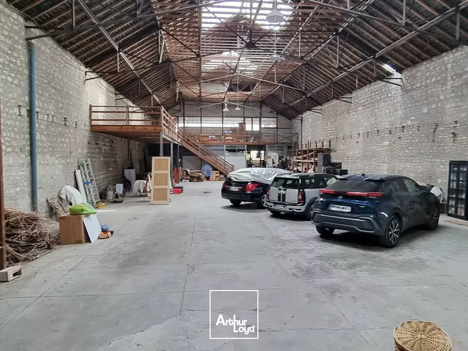 ENTREPOT DE 507 M2 - CENTRE VILLE DE NIORT