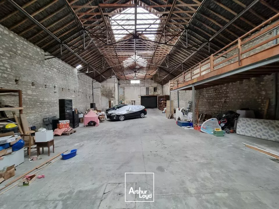 ENTREPOT DE 507 M2 - CENTRE VILLE DE NIORT