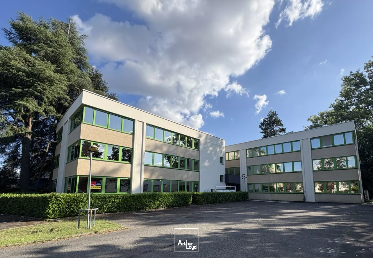 Bureaux lumineux au sud d'Orléans - accès immédiat RD2020 - A louer 157 m2 !