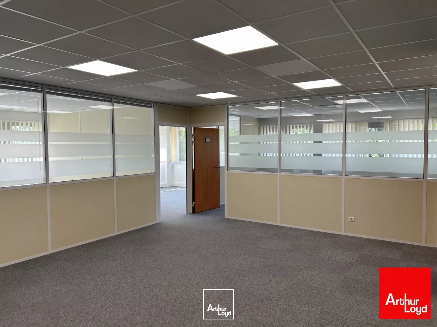 BUREAUX À LOUER À PARTIR DE 18 m² - CASTELNAU D'ESTRÈTEFONDS