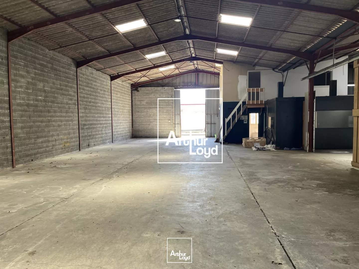 LOCAL D'ACTIVITE 1 200 m² - A LOUER - SAINT ALBAN