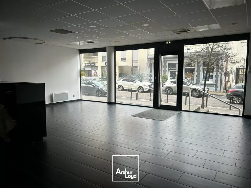 LOCAL COMMERCIAL à VENDRE de 120.1 m²