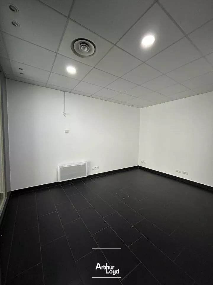 LOCAL COMMERCIAL à VENDRE de 120.1 m²