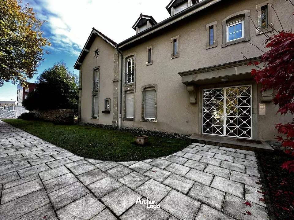 BUREAUX à LOUER de 157.66 m²