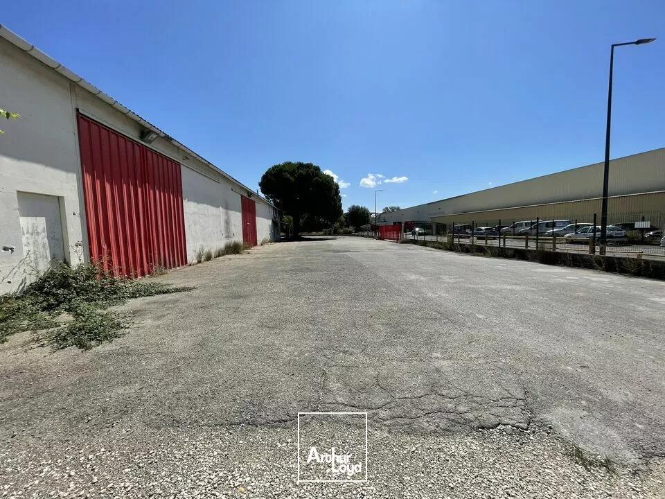 À louer - Entrepôt de 400 m² à Avignon La Courtine - Parc clos et accès poids lourds