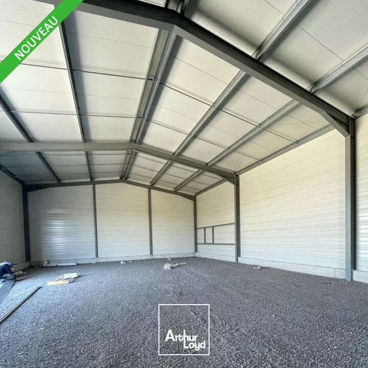 À LOUER - Local d'activité de 230 m² dans un ensemble professionnel - Avignon Nord