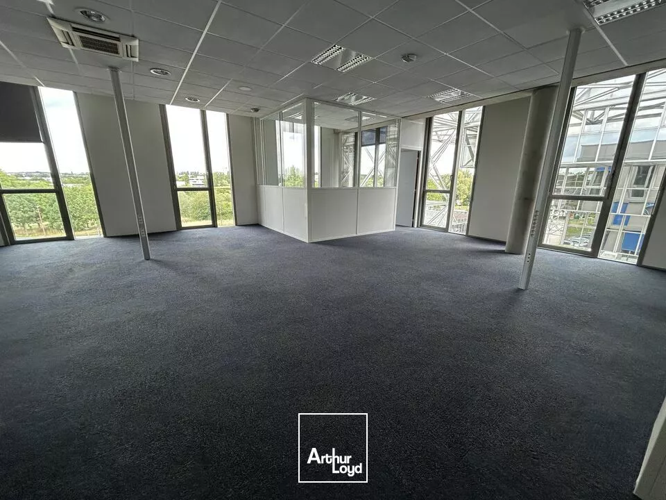 BUREAUX à LOUER de 371.5 m²
