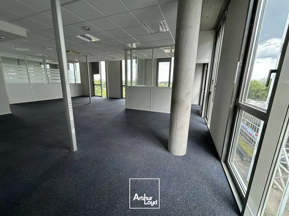 BUREAUX à LOUER de 371.5 m²