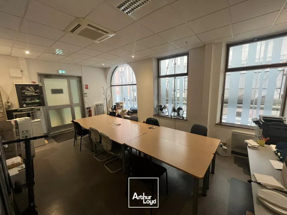 LOCAL COMMERCIAL à LOUER de 205 m²