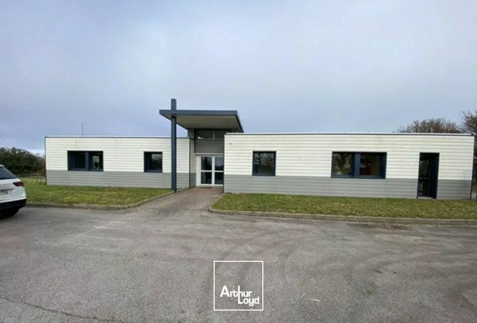 VENDRENNE  ENSEMBLE DE BUREAUX AVEC TERRAIN CONSTRUCTIBLE À LA VENTE