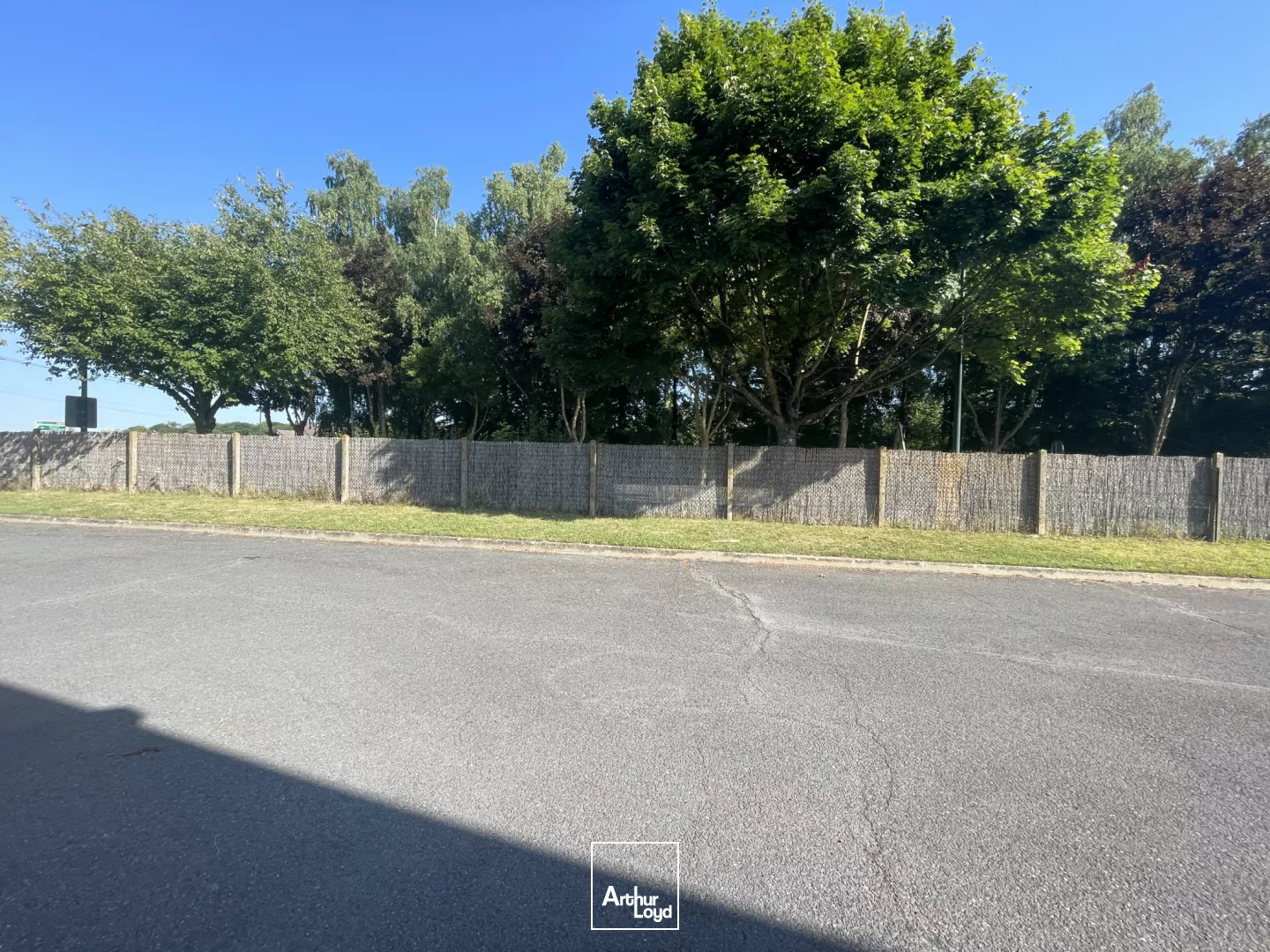 A VENDRE BÂTIMENT INDÉPENDANT - AXE CHAMBLY / BEAUVAIS