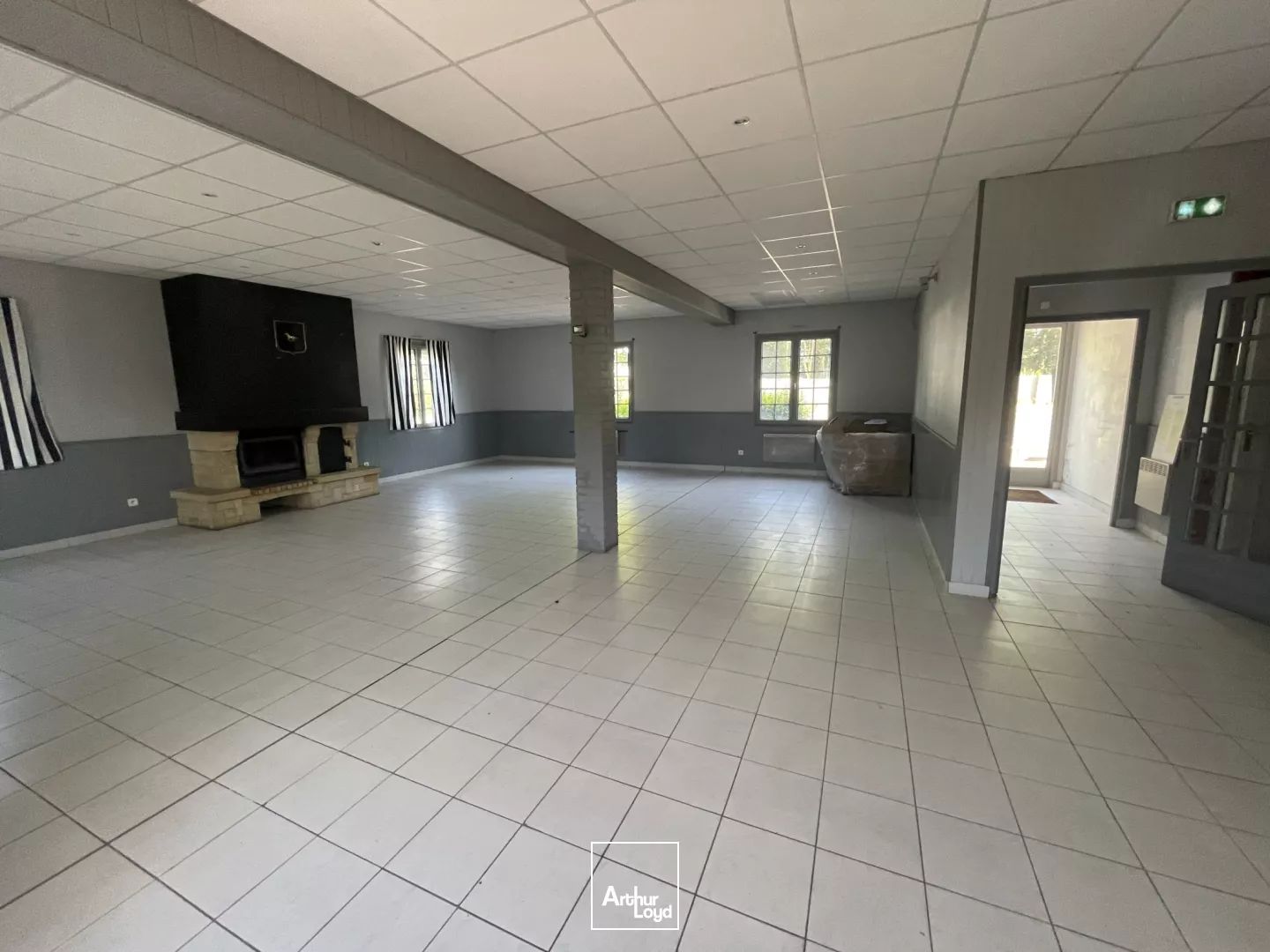 A VENDRE BÂTIMENT INDÉPENDANT - AXE CHAMBLY / BEAUVAIS