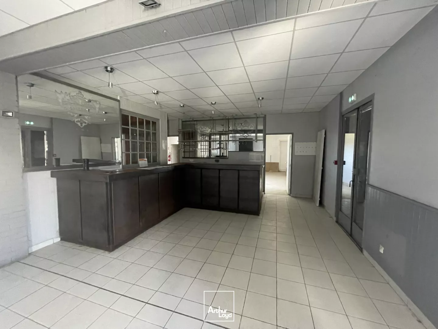 A VENDRE BÂTIMENT INDÉPENDANT - AXE CHAMBLY / BEAUVAIS