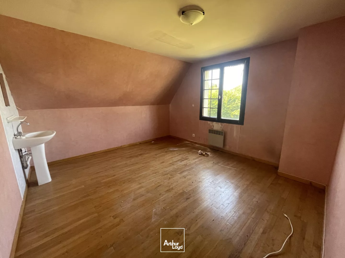 A VENDRE BÂTIMENT INDÉPENDANT - AXE CHAMBLY / BEAUVAIS