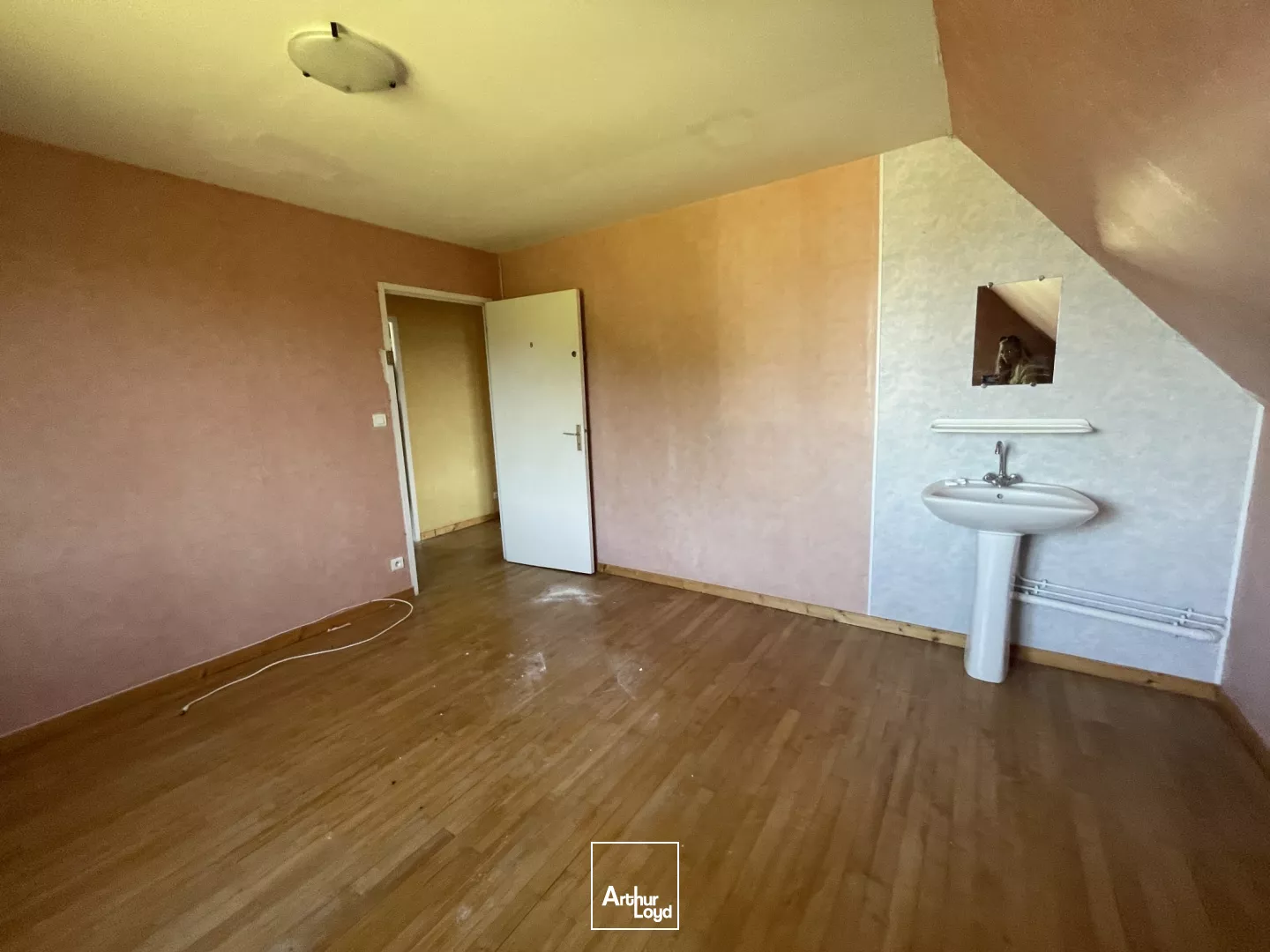 A VENDRE BÂTIMENT INDÉPENDANT - AXE CHAMBLY / BEAUVAIS