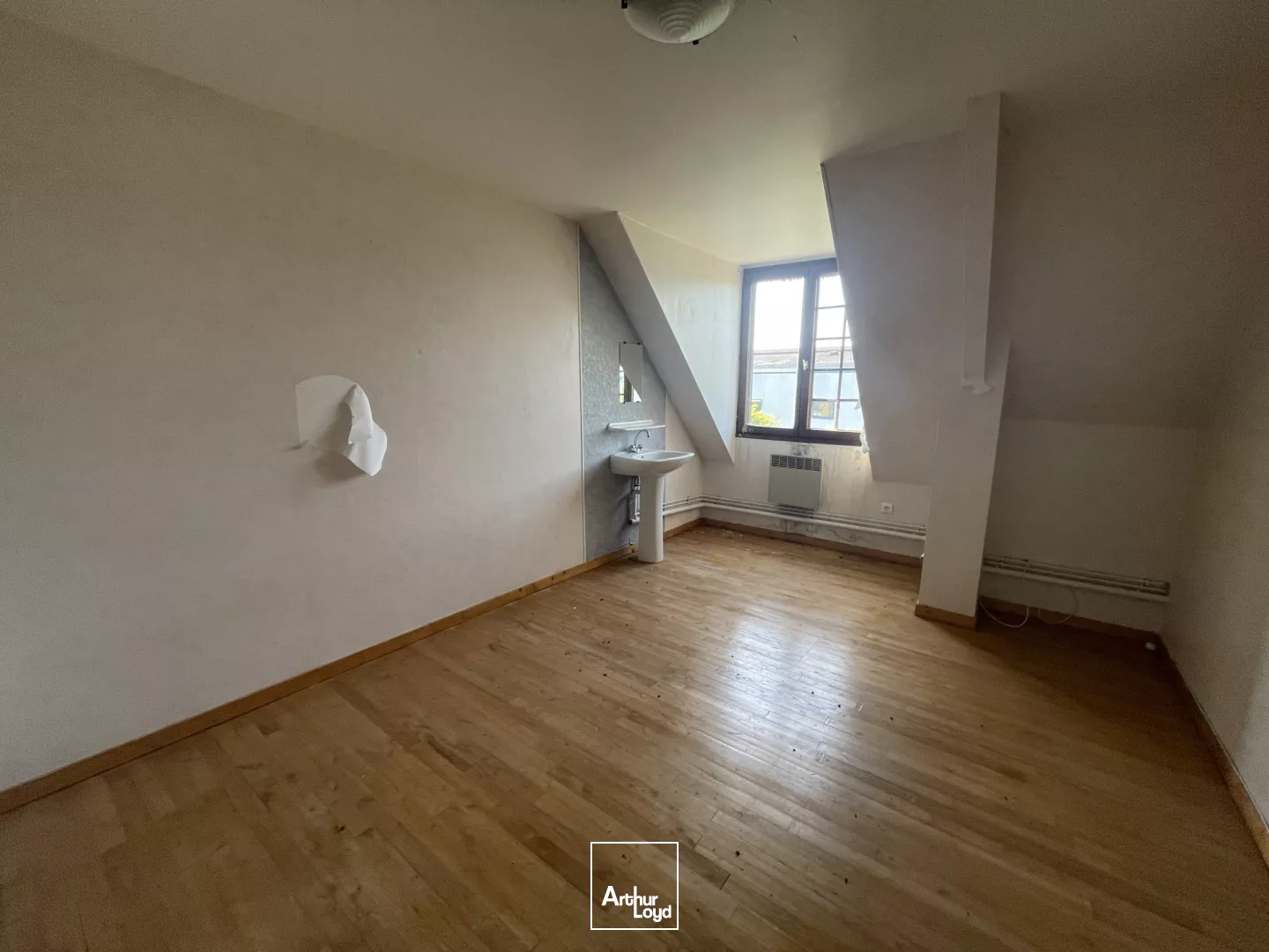 A VENDRE BÂTIMENT INDÉPENDANT - AXE CHAMBLY / BEAUVAIS