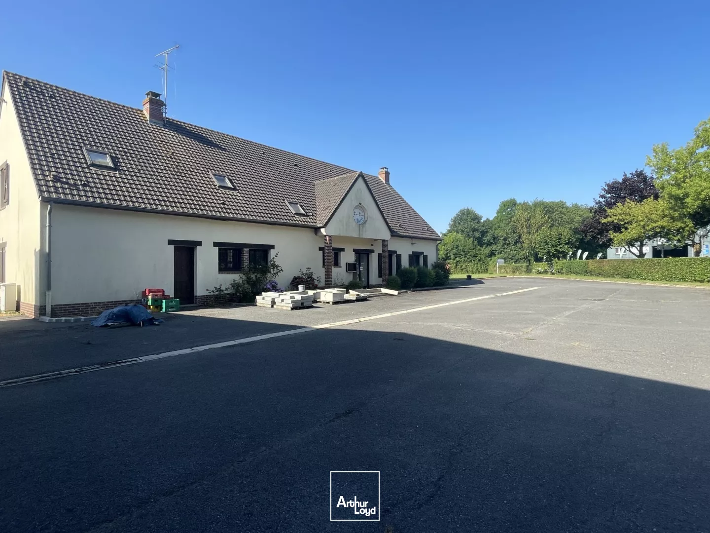A VENDRE BÂTIMENT INDÉPENDANT - AXE CHAMBLY / BEAUVAIS