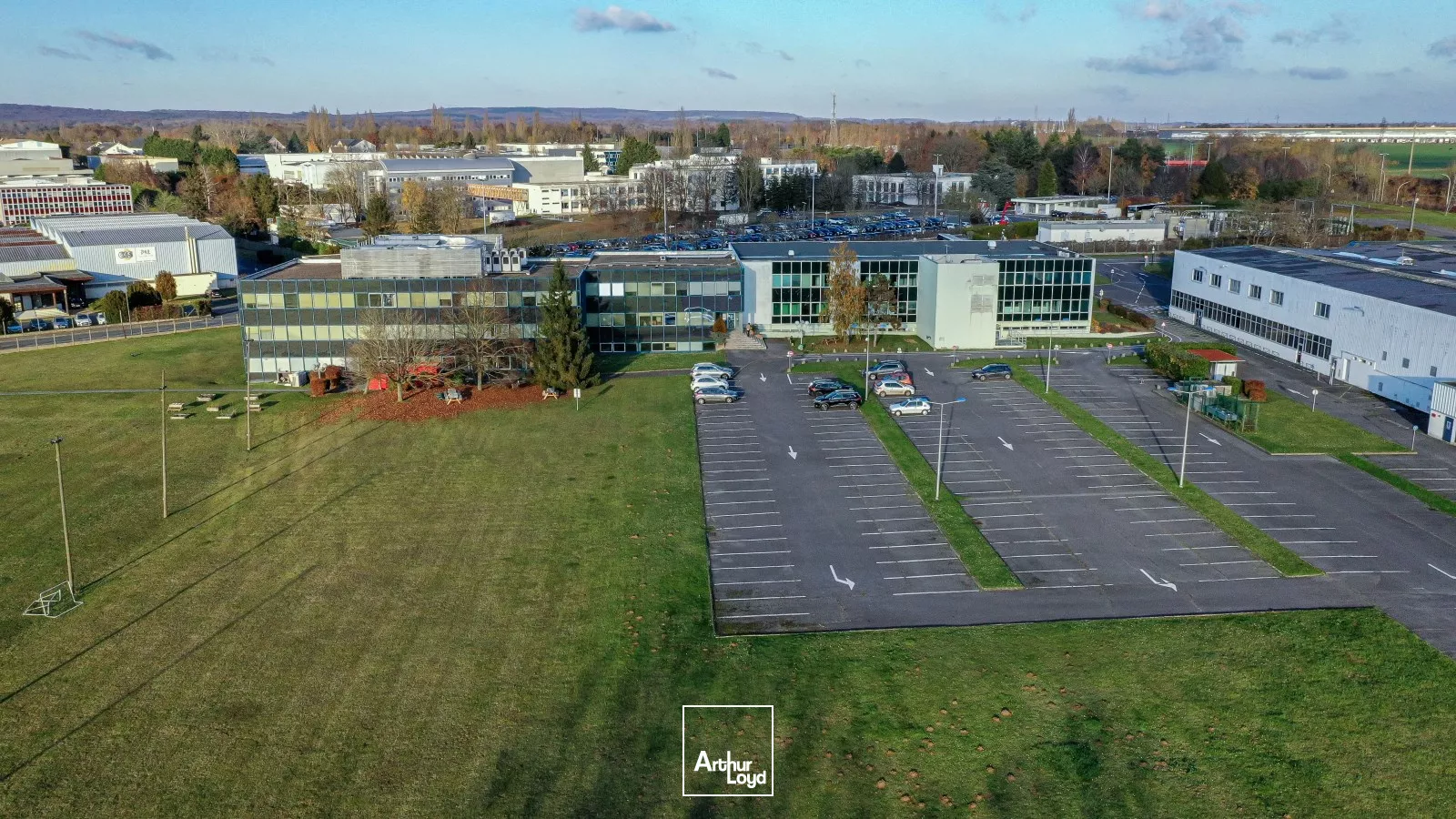 A LOUER SURFACE DE BUREAUX - Z.A. DE SENLIS
