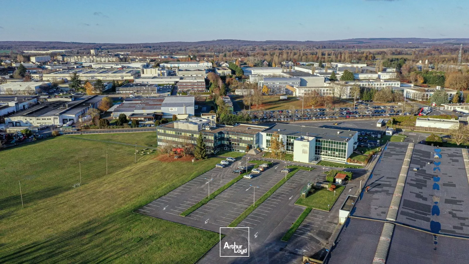 A LOUER SURFACE DE BUREAUX - Z.A. DE SENLIS