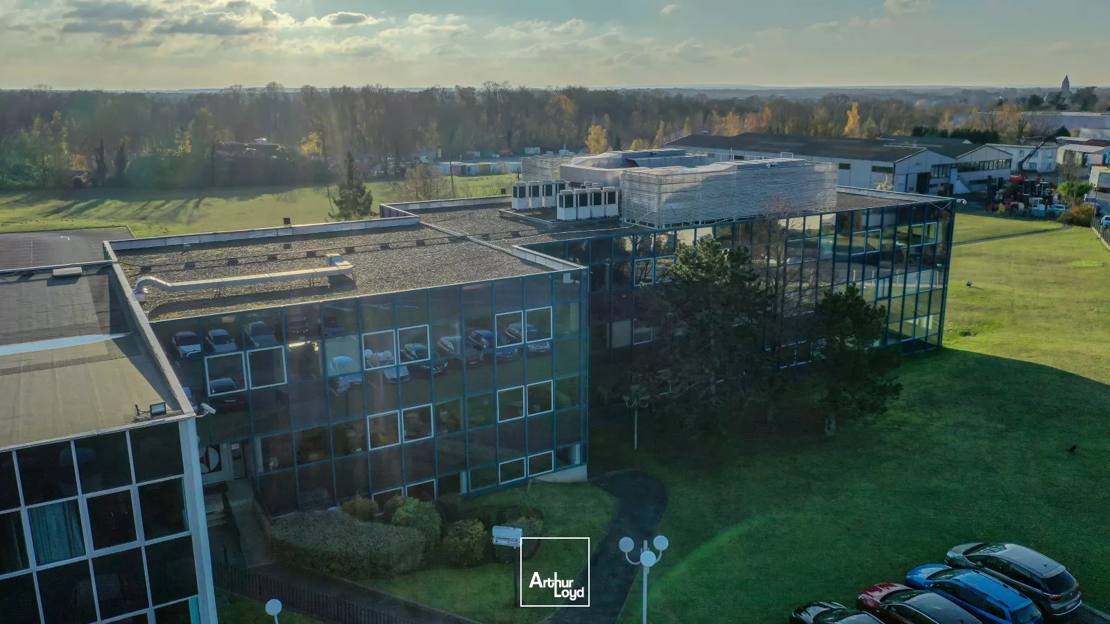 A LOUER SURFACE DE BUREAUX - Z.A. DE SENLIS