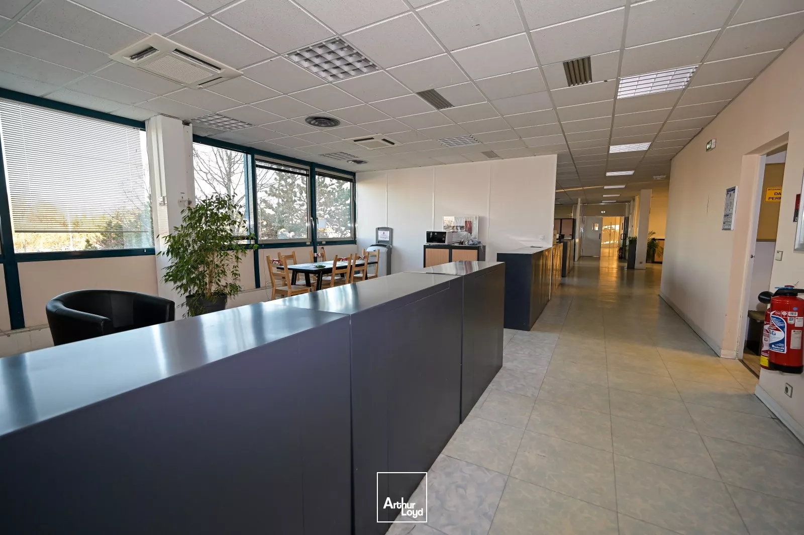 A LOUER SURFACE DE BUREAUX - Z.A. DE SENLIS