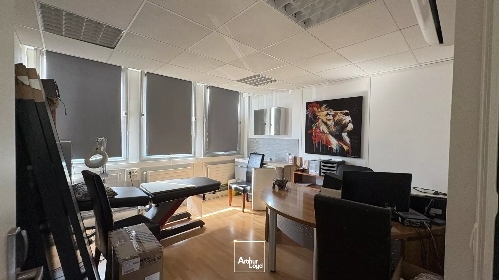 Plateau de bureaux au pied de la gare d'Orléans - A VENDRE 287 m2 (lumineux et accessible aux personnes à mobilité réduite) !!