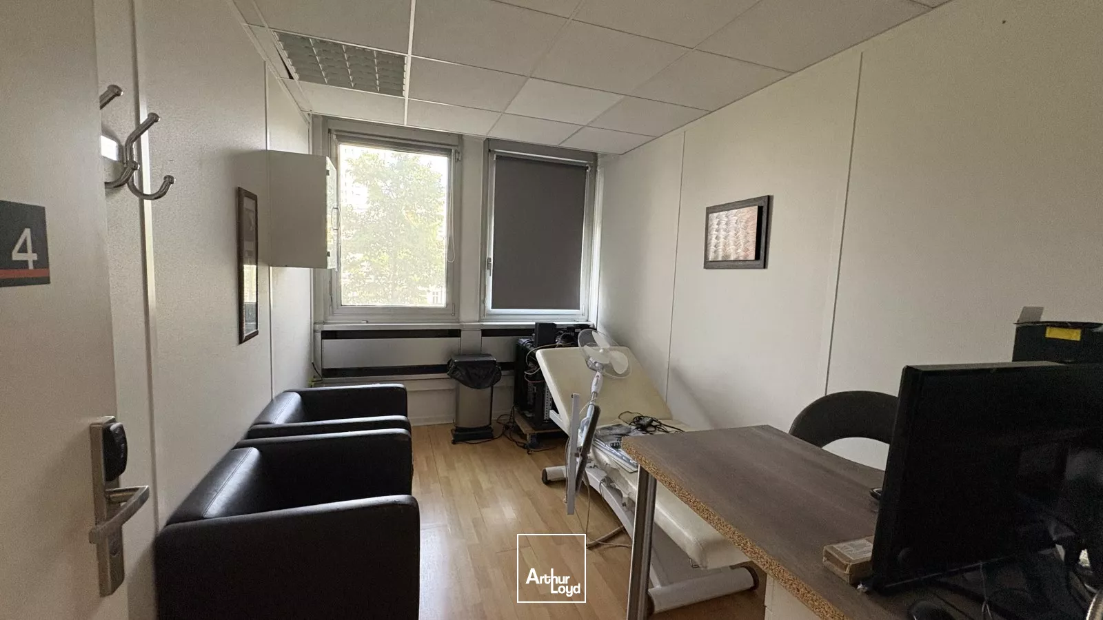 Plateau de bureaux au pied de la gare d'Orléans - A VENDRE 287 m2 (lumineux et accessible aux personnes à mobilité réduite) !!