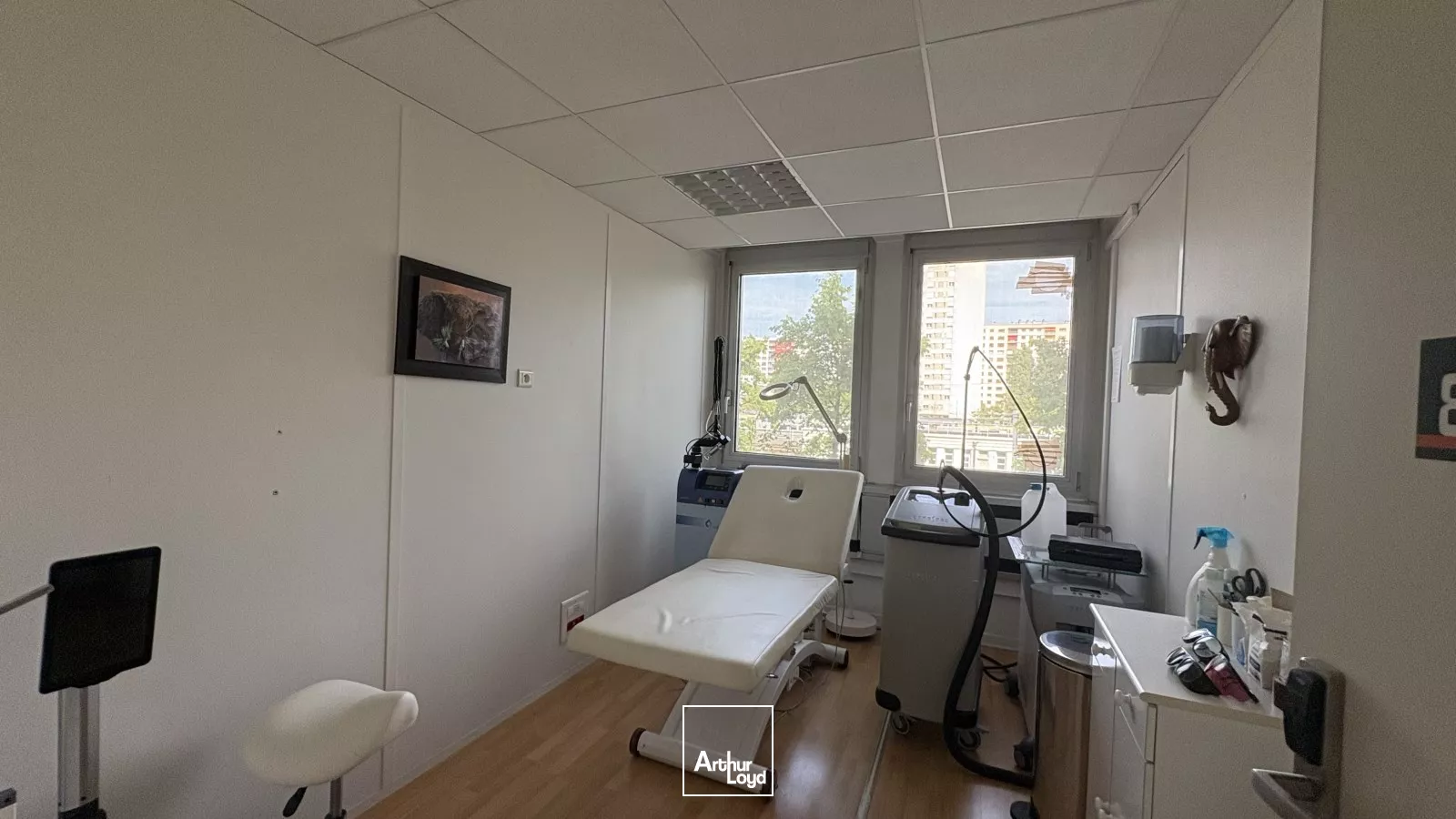 Plateau de bureaux au pied de la gare d'Orléans - A VENDRE 287 m2 (lumineux et accessible aux personnes à mobilité réduite) !!