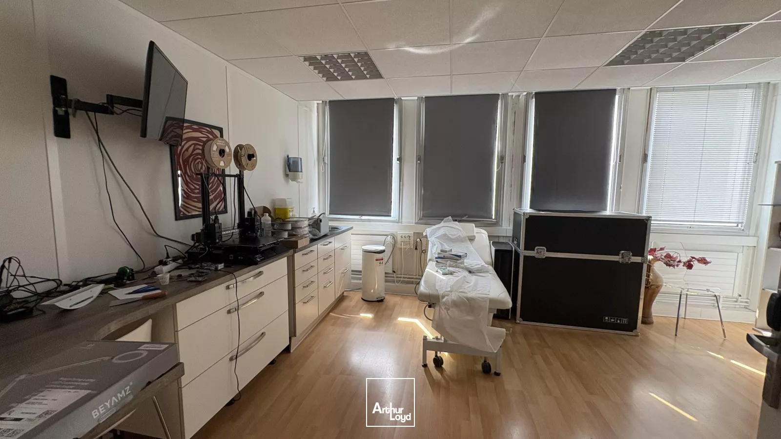 Plateau de bureaux au pied de la gare d'Orléans - A VENDRE 287 m2 (lumineux et accessible aux personnes à mobilité réduite) !!