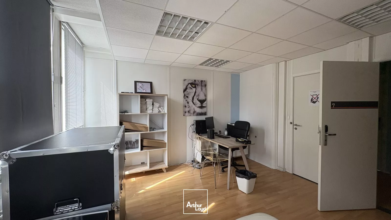Plateau de bureaux au pied de la gare d'Orléans - A VENDRE 287 m2 (lumineux et accessible aux personnes à mobilité réduite) !!