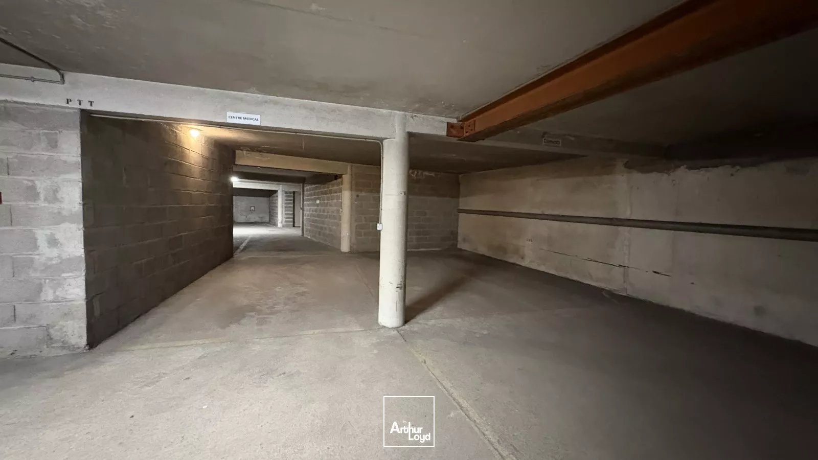 Plateau de bureaux au pied de la gare d'Orléans - A VENDRE 287 m2 (lumineux et accessible aux personnes à mobilité réduite) !!
