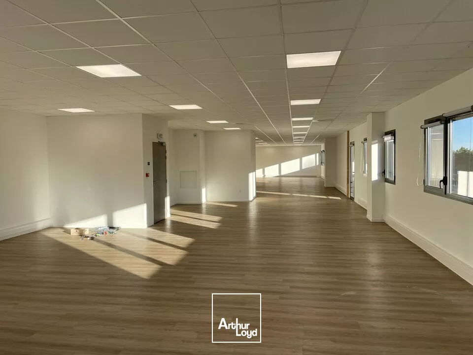 À louer - Local d'activité de 1 923 m² avec bureaux - Parc neuf certifié à Graveson (13)