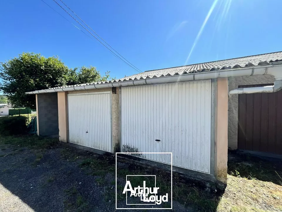 Local Industriel/Stockage 220 m² avec Deux Garages et Sous-Sol