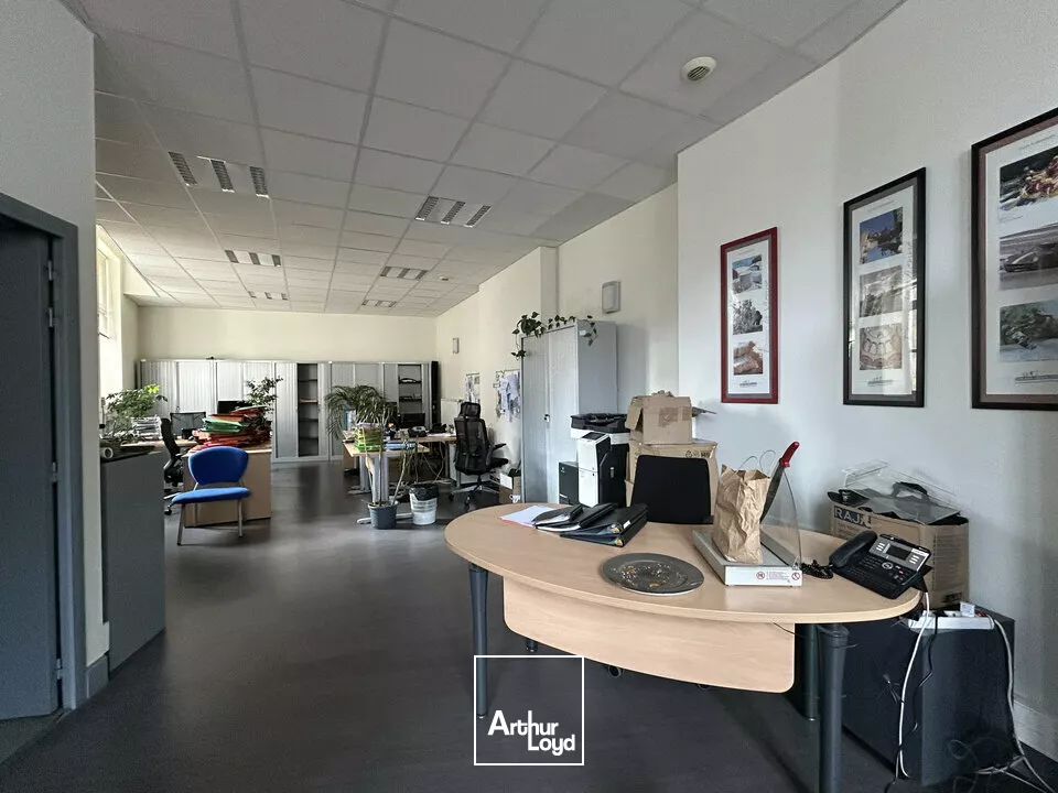 A LOUER - BUREAUX - PLACE DU MARCHÉ - CENTRE VILLE DE POITIERS
