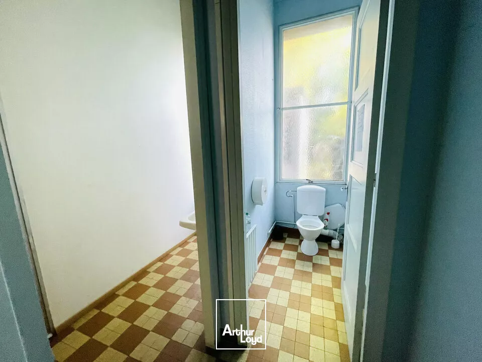 A LOUER FAIBLE CHARGE - BUREAUX D'ACCOMPAGNEMENT 8 m2 ZONE INDUSTRIELLE ET PORTUAIRE DU HAVRE 