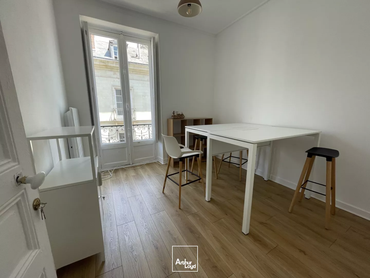 Dans un très bel immeuble Haussmannien