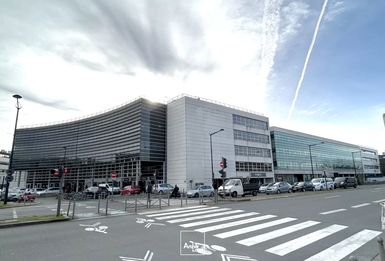 Location local commercial place Ravezies à Bordeaux sur un axe routier passant