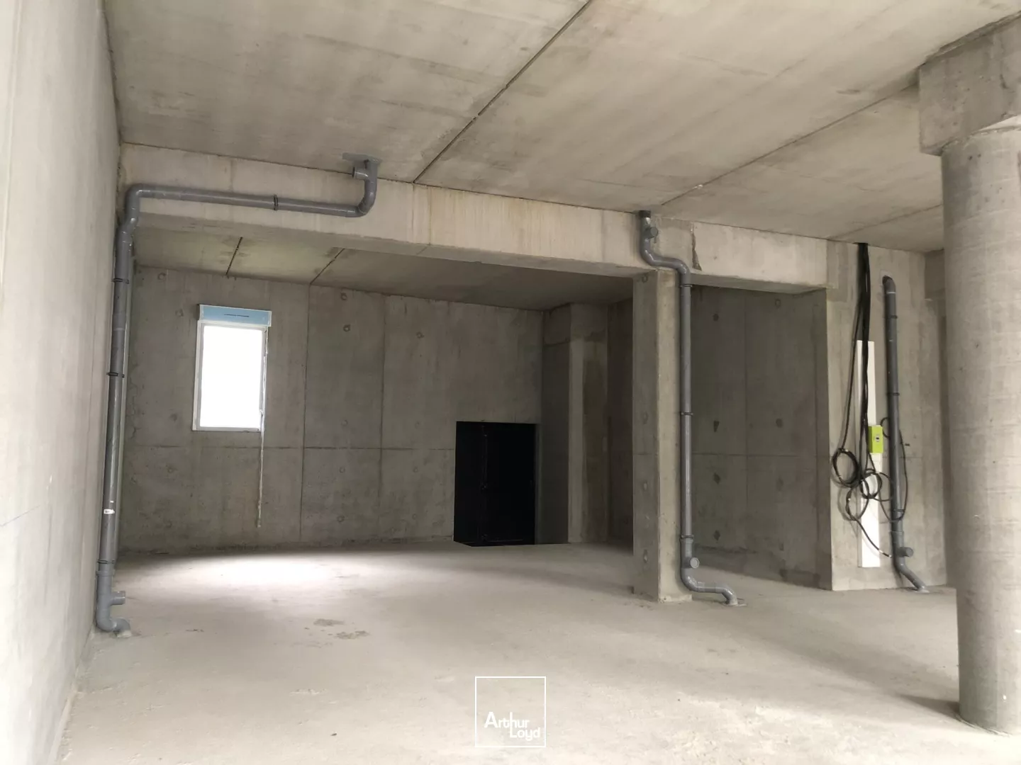 LOCAUX COMMERCIAUX A LOUER A VENDRE - PLATEAU DES CAPUCINS BREST