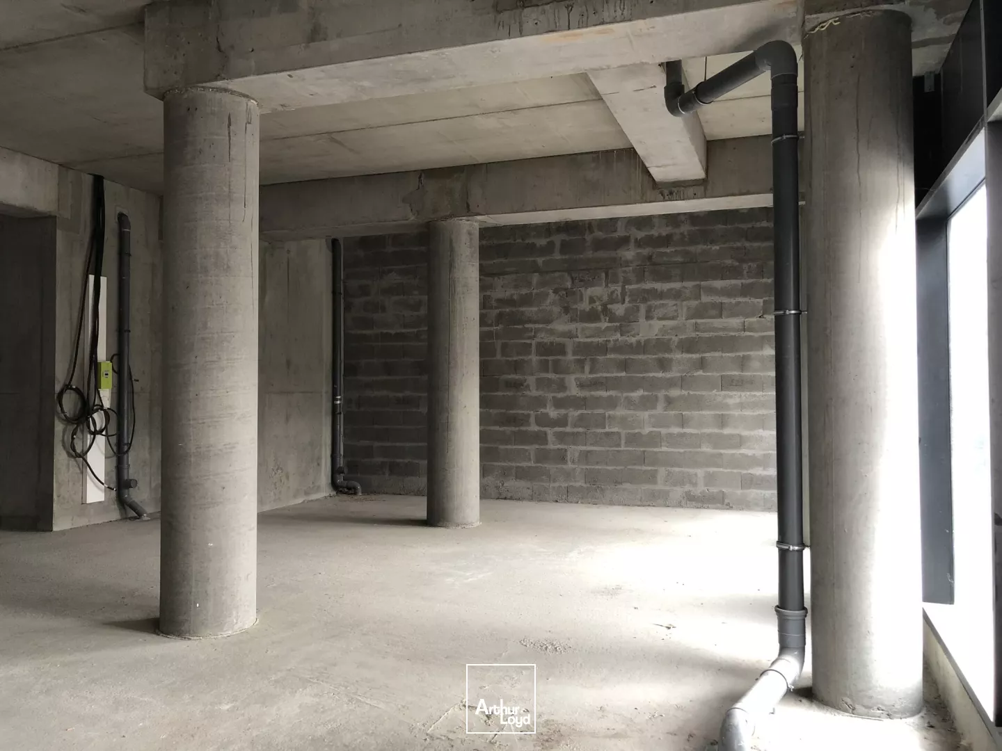 LOCAUX COMMERCIAUX A LOUER A VENDRE - PLATEAU DES CAPUCINS BREST