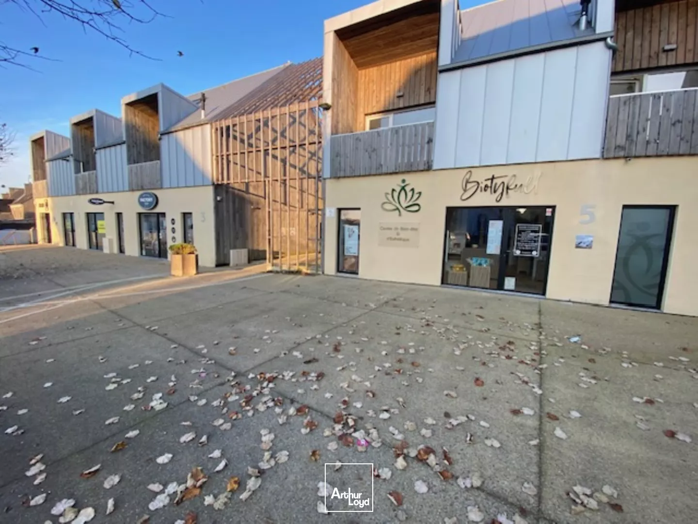 CELLULES COMMERCIALES A VENDRE CENTRE BOURG DE MILIZAC