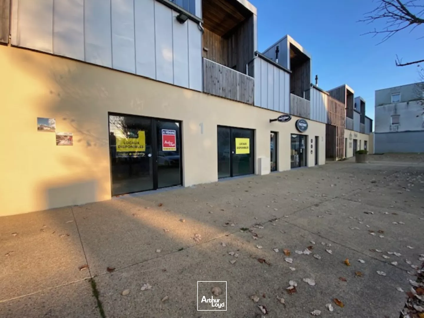 CELLULES COMMERCIALES A VENDRE CENTRE BOURG DE MILIZAC