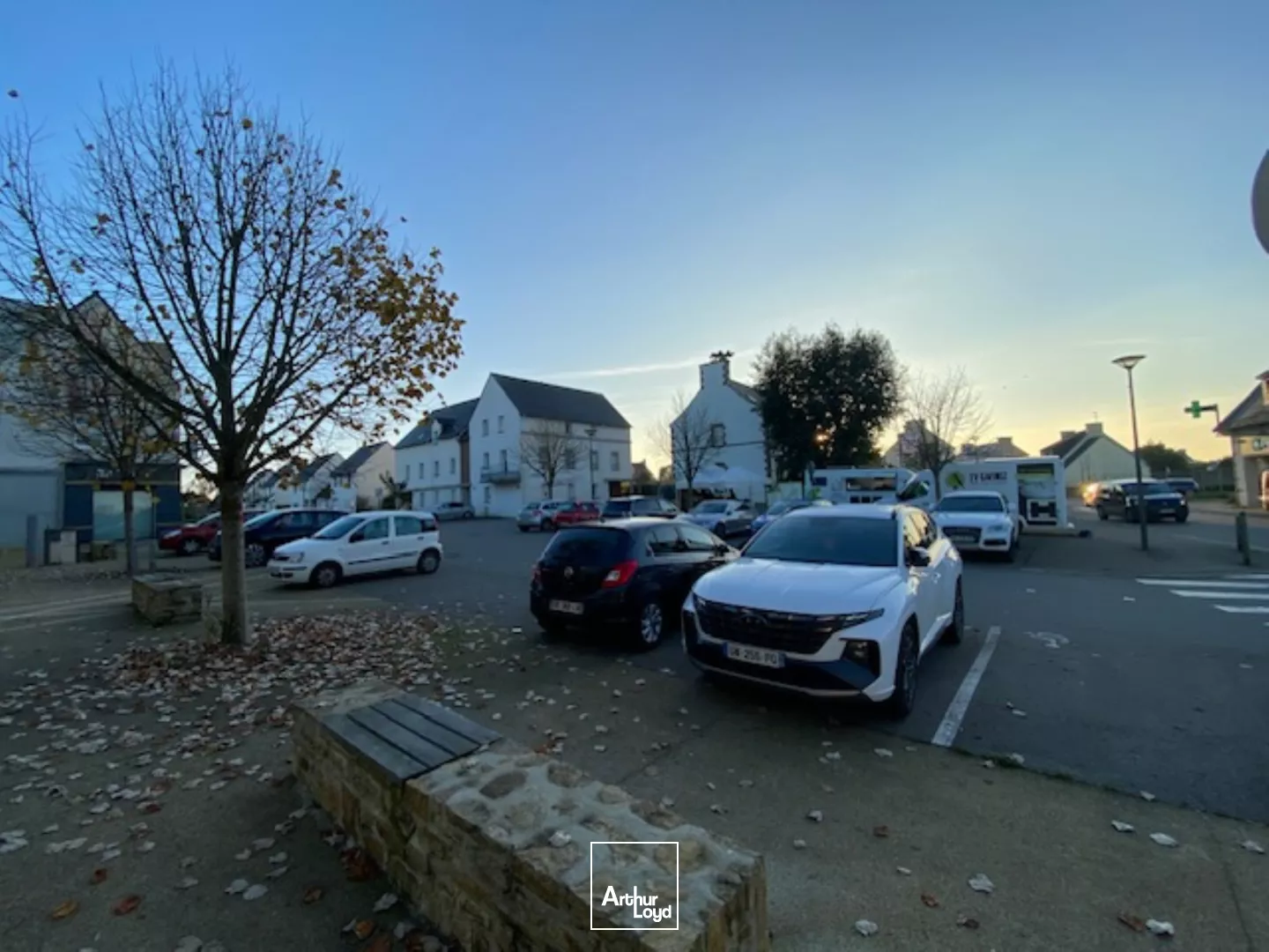 CELLULES COMMERCIALES A VENDRE CENTRE BOURG DE MILIZAC