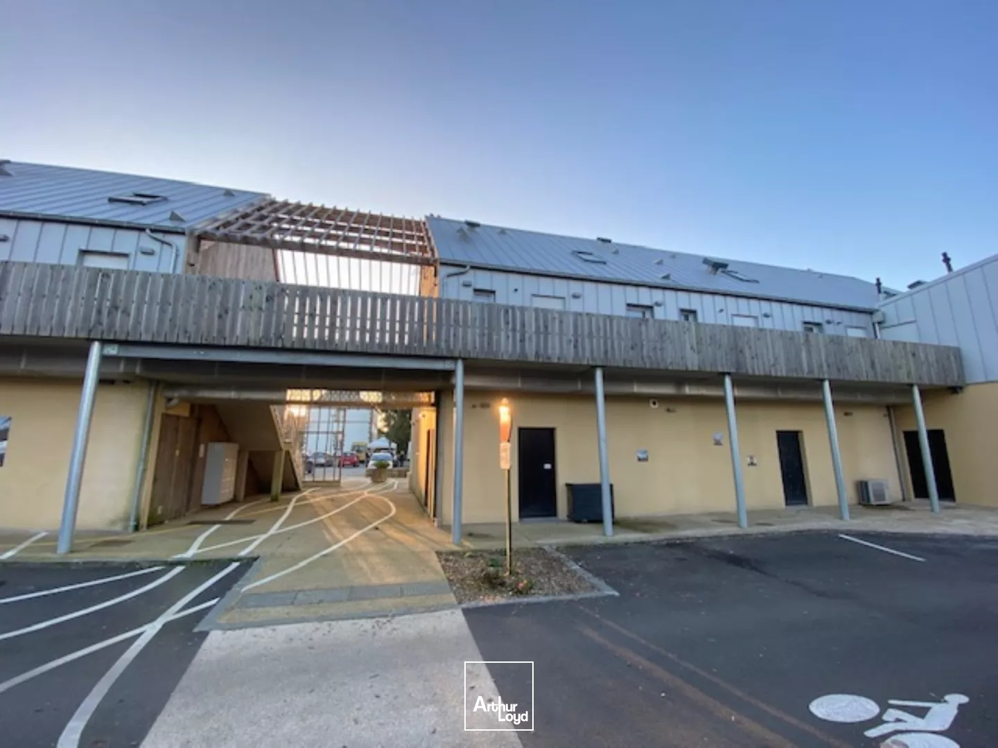 CELLULES COMMERCIALES A VENDRE CENTRE BOURG DE MILIZAC