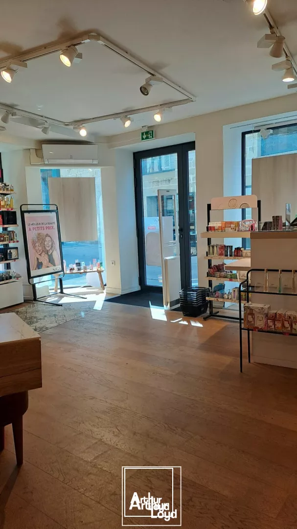 LOCAL COMMERCIAL location à BRIVE-LA-GAILLARDE 19100